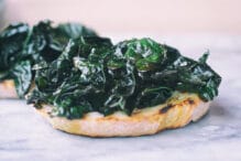 Sua Maesta’ il Crostino di cavolo nero con olio evoo